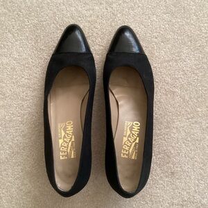 SALVATORE FERRAGAMO Heels Pumps Black Canvas Leather Toe US Sz 8.5 B Vintage